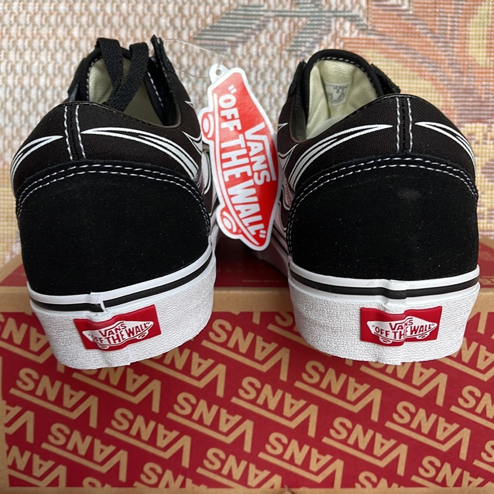 Vans WMNS Old Skool
(Flame) Black/White
VN0A38G1K68
Sneakers - Picture 14 of 16